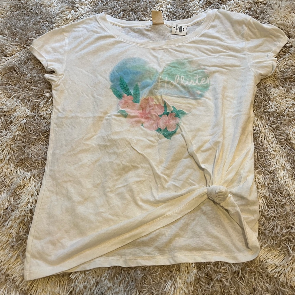 PRICE DROP - NWT Hollister tee